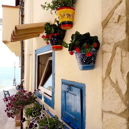 Al Porticciolo Romantico * Trappeto (Sicily)